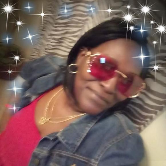 Meet your Posher, Janet - Picture 1 of 1